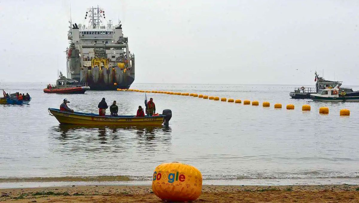 El día que Google instaló un cable submarino para mejorar sus servicios en Argentina y la unió con Estados Unidos
