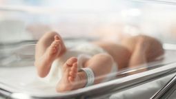 Conmoción en hospital: le dijeron que tuvo una beba, pero al cambiarle el pañal descubrió que era un varón con aritos