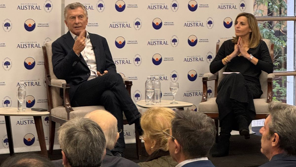 Mauricio Macri fue entrevistado en la Universidad Austral por la periodista Florencia Donovan. Mauricio Macri fue entrevistado en la Universidad Austral por la periodista Florencia Donovan.