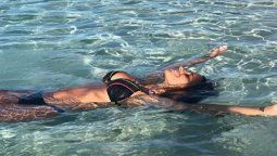 Anto Roccuzzo sorprendió a todos con una foto jugada en el mar