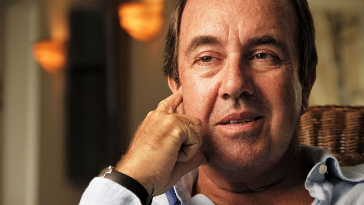 Fernando Parrado, uno de los dieciséis sobrevivientes del accidente aéreo de los Andes﻿, brinda duros testimonios en la pelìcula Viven, de Netflix.