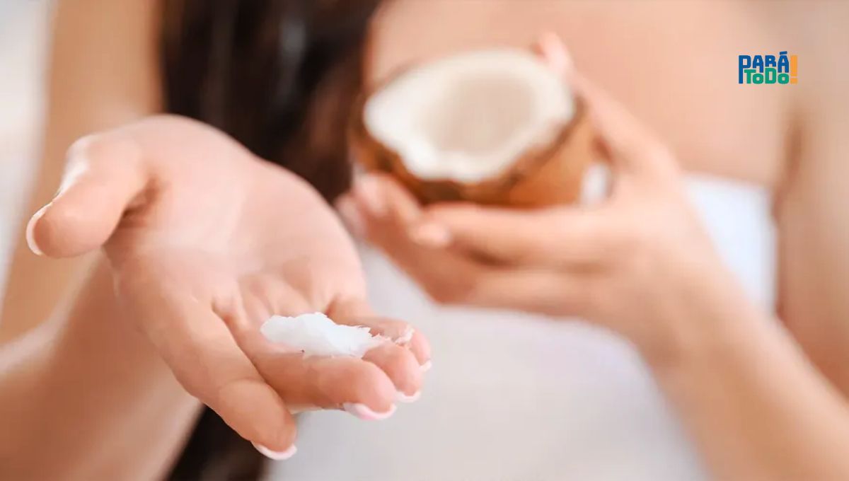 El aceite de coco ha sido señalado como un efectivo remedio casero para mejorar la salud bucal.