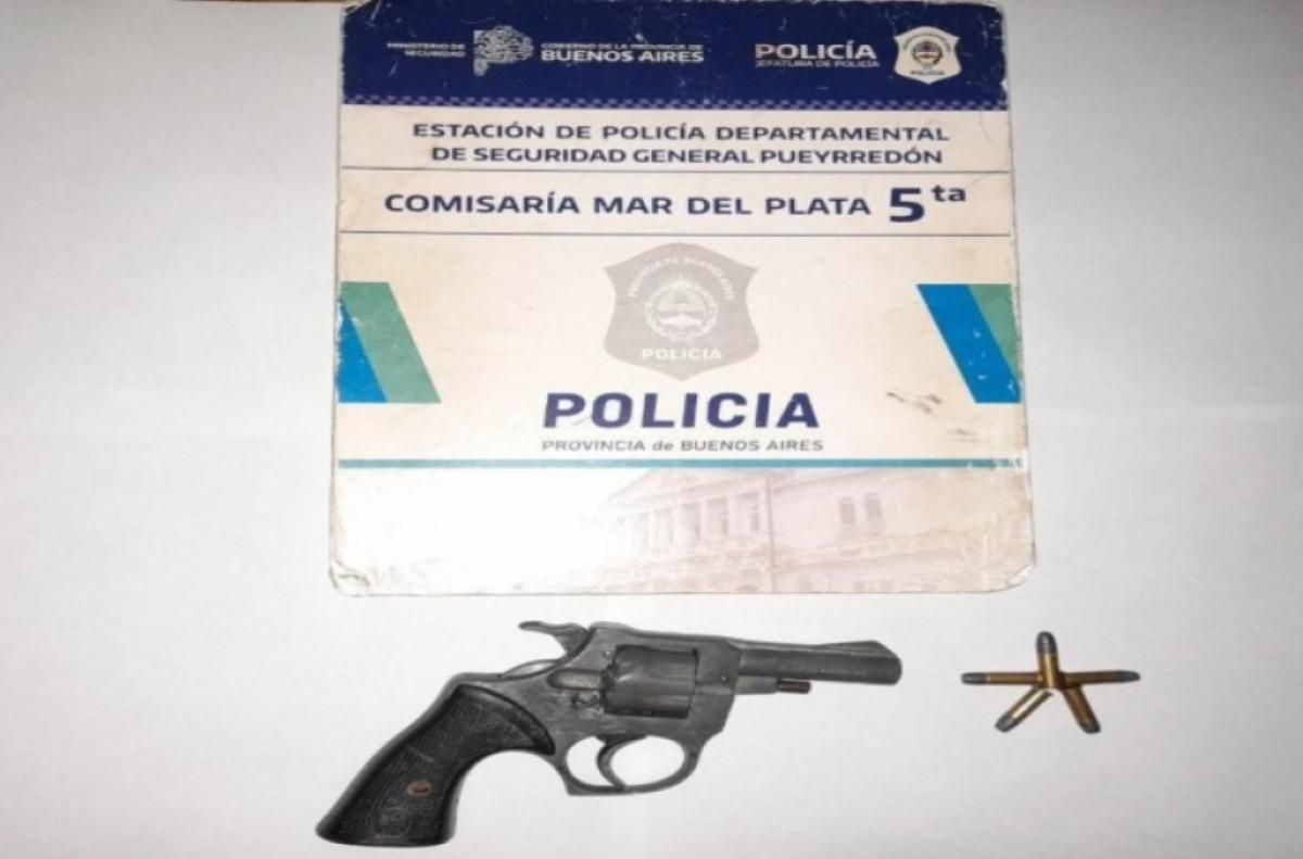 Un niño de 8 años llevó a la escuela un arma de fuego con cinco municiones.&nbsp;