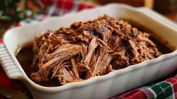Bondiola desmechada: cómo es la receta asada al horno bien jugosa y con 7 ingredientes