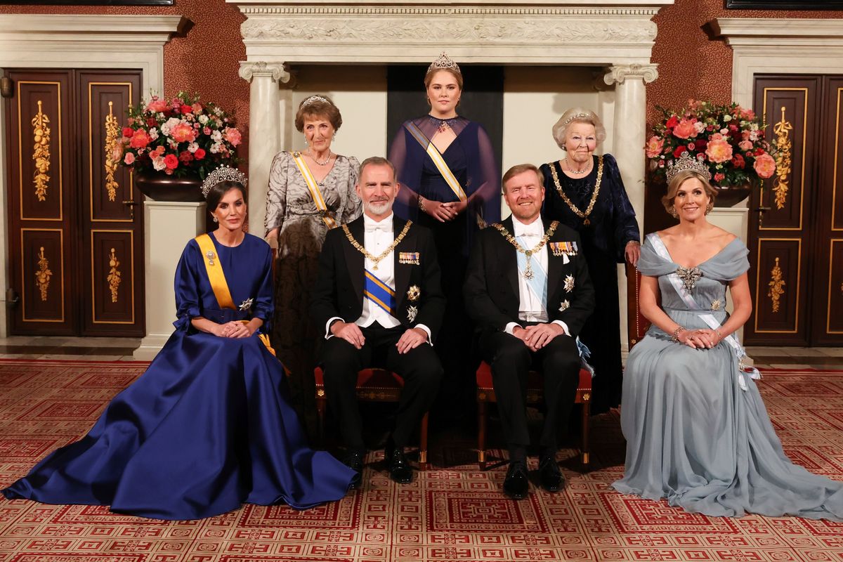 La foto de todos los participantes de la realeza que llegaron al banquete de Estado. La foto de todos los participantes de la realeza que llegaron al banquete de Estado.