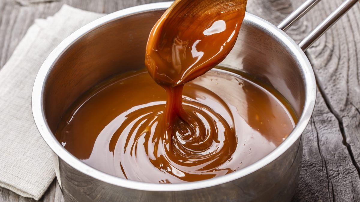 Cómo hacer Caramelo líquido para postres: la receta con 1 ingrediente secreto para que no se endurezca