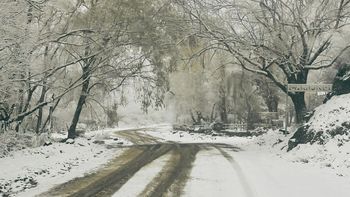 Postales de la fuerte nevada de mayo en Mendoza: la nieve cubre montaña, Valle de Uco y el Sur