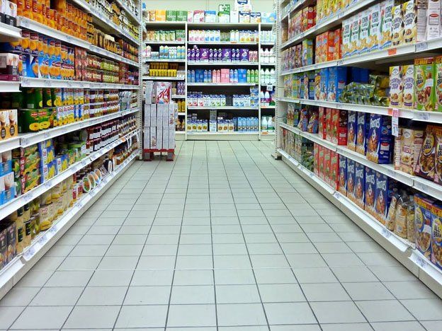 Encuesta: siete de cada diez personas redujeron el consumo por la inflación