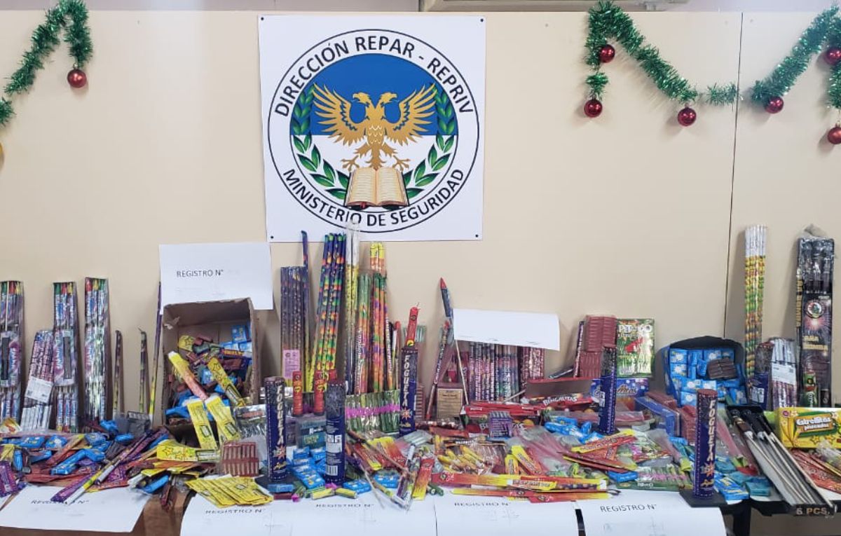 Se realizó el secuestro de pirotecnia en distintos puntos de la provincia. El uso de fuegos de artificio está prohibido en Mendoza. Se realizó el secuestro de pirotecnia en distintos puntos de la provincia. El uso de fuegos de artificio está prohibido en Mendoza.