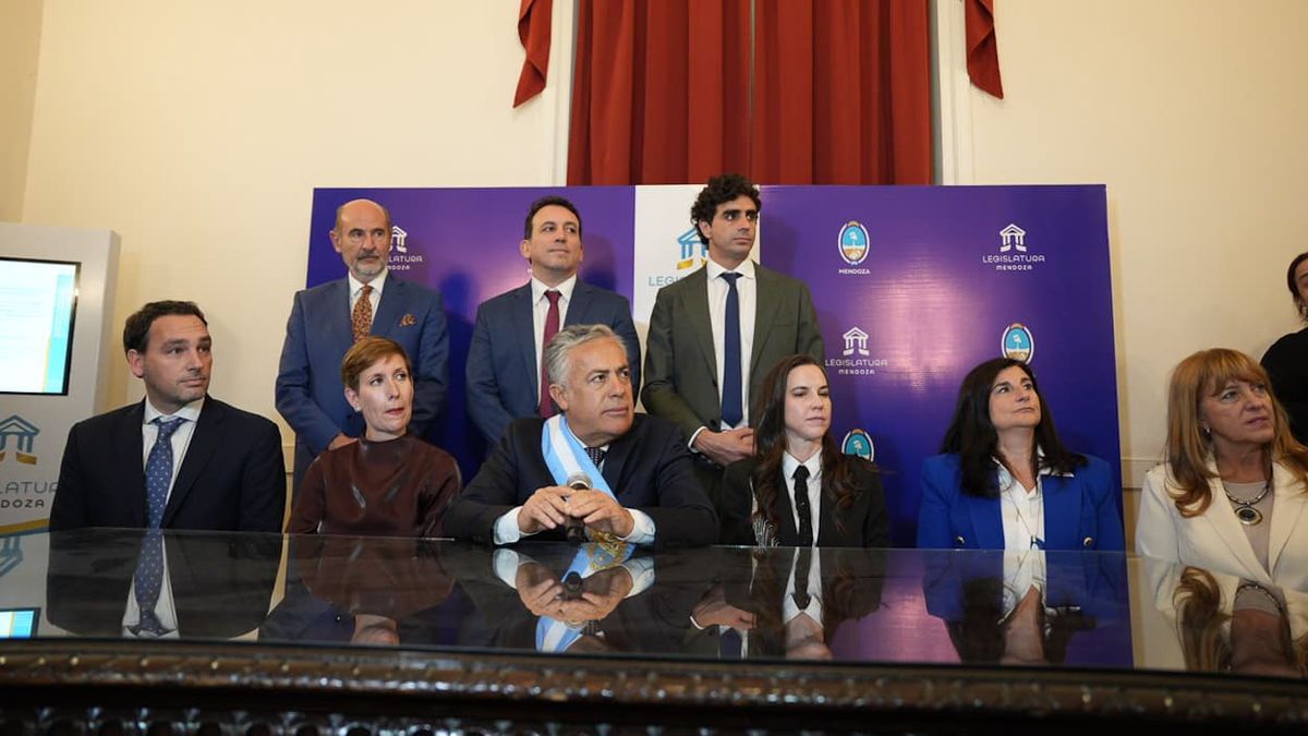 El gobernador Alfredo Cornejo empujó a sus dos ministros que aspiran a sucederlo, Tadeo García Zalazar y Natalio Mema, a que muestren que son buenos gestionando. El gobernador Alfredo Cornejo empujó a sus dos ministros que aspiran a sucederlo, Tadeo García Zalazar y Natalio Mema, a que muestren que son buenos gestionando.