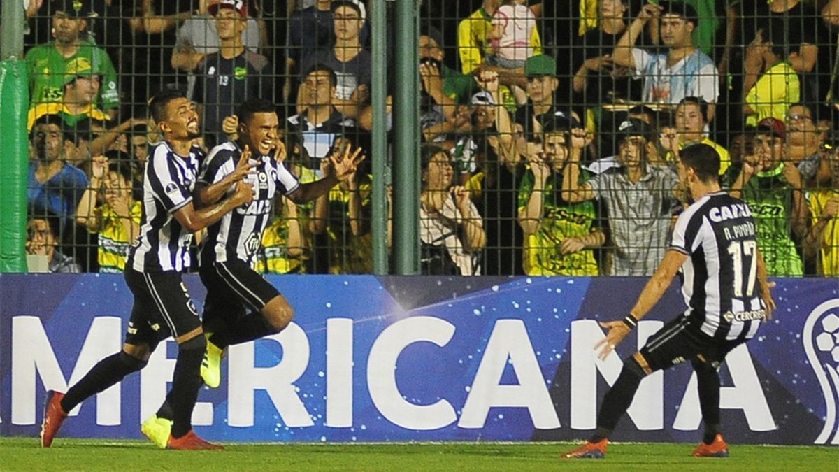 Defensa y Justicia fue goleado y eliminado por el Botafogo