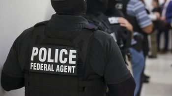 Un medio independiente desafía a Donald Trump con una base de datos de agentes del ICE