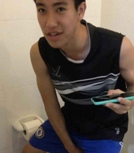 Una serpiente pitón salió del inodoro y mordió a un joven