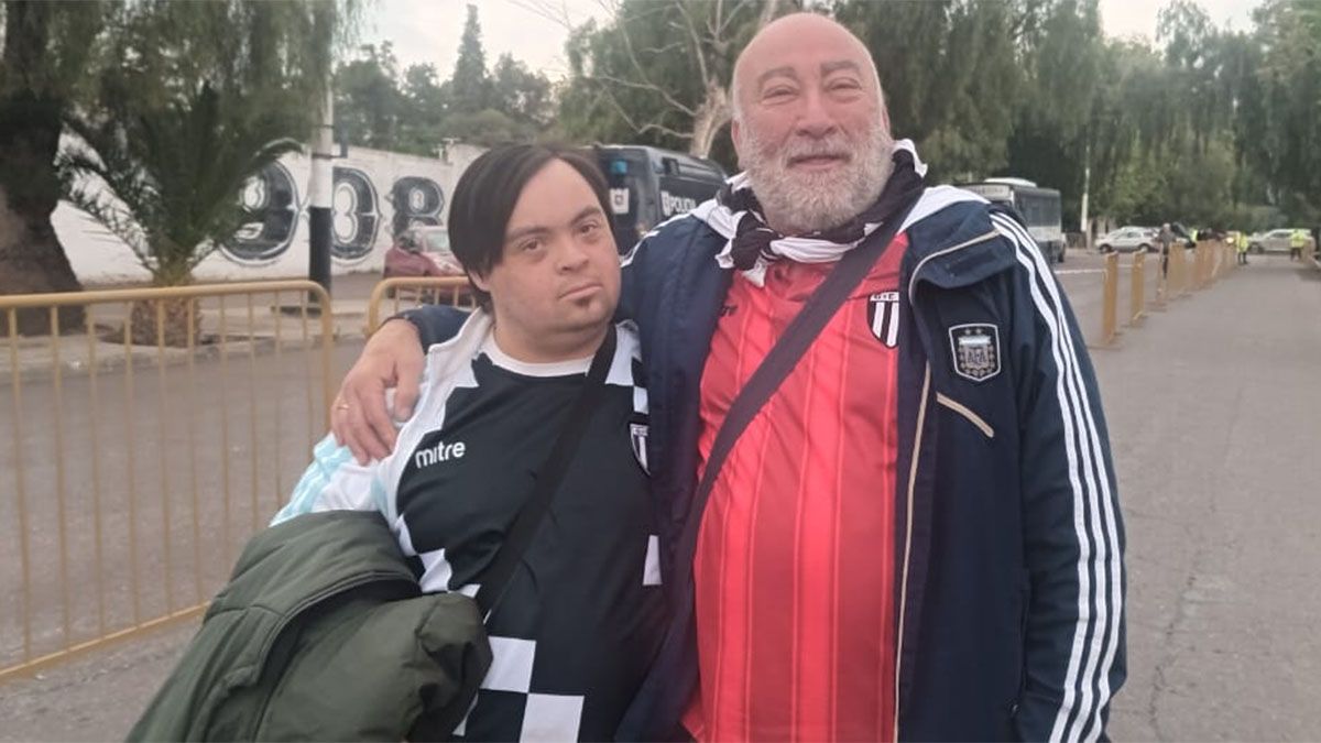 Los hinchas del Lobo mostraron su algarabía en el Legrotaglie.