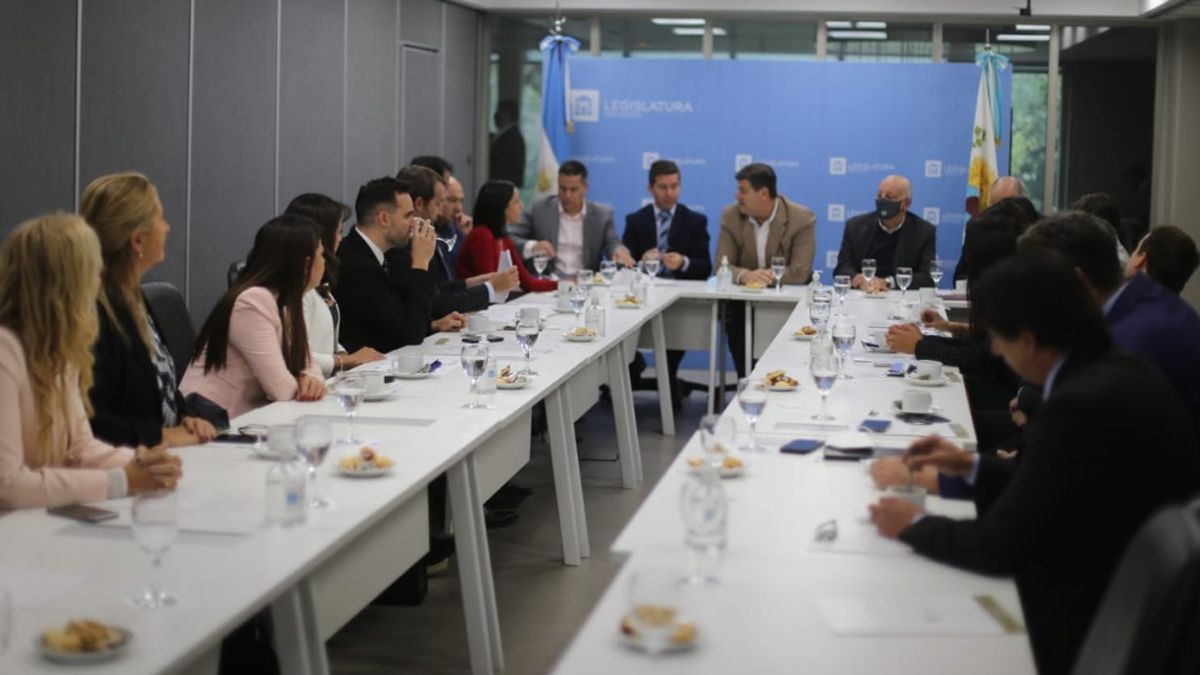 Desayuno de trabajo.Mario Abed dio la bienvenida a los senadores electos.