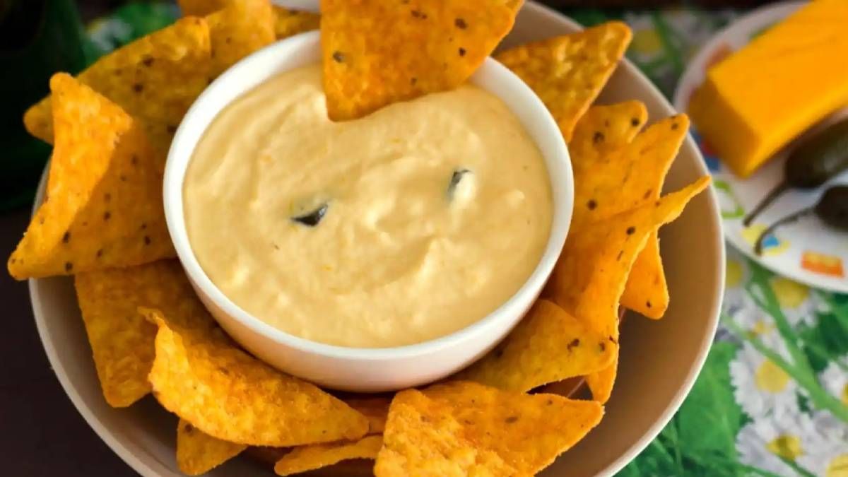 Recetas: cómo preparar salsa de queso cheddar en 5 minutos.