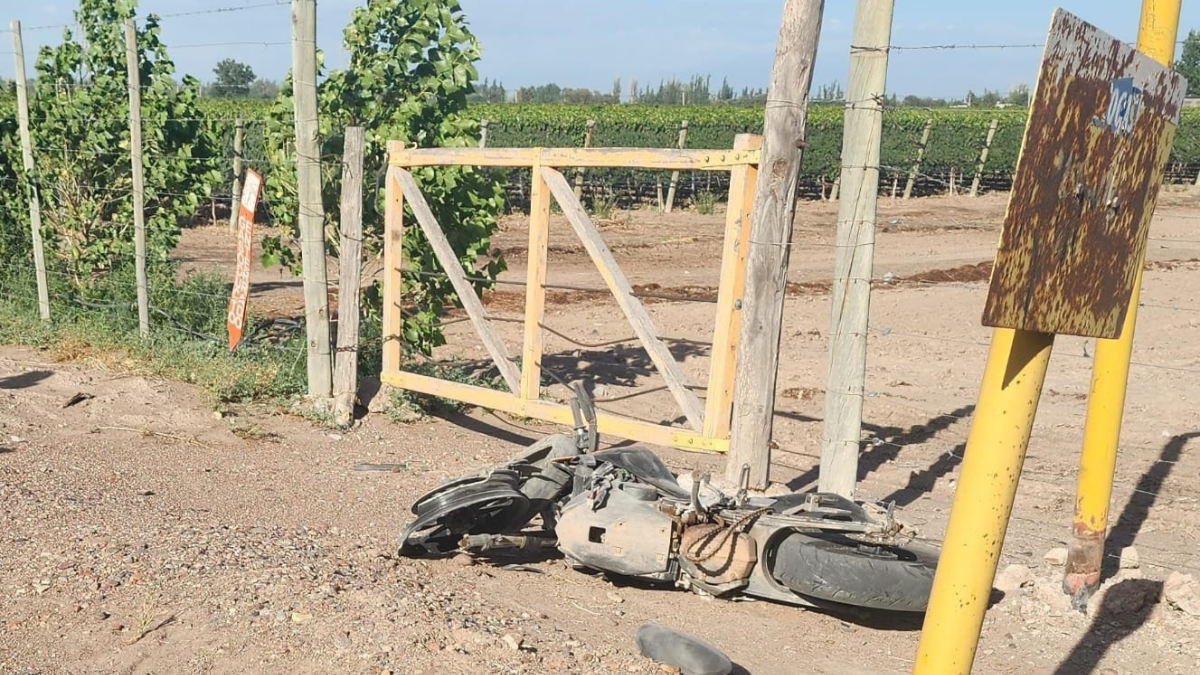 Un motociclista de 20 años murió tras chocar contra una garita de colectivos en San Martín.