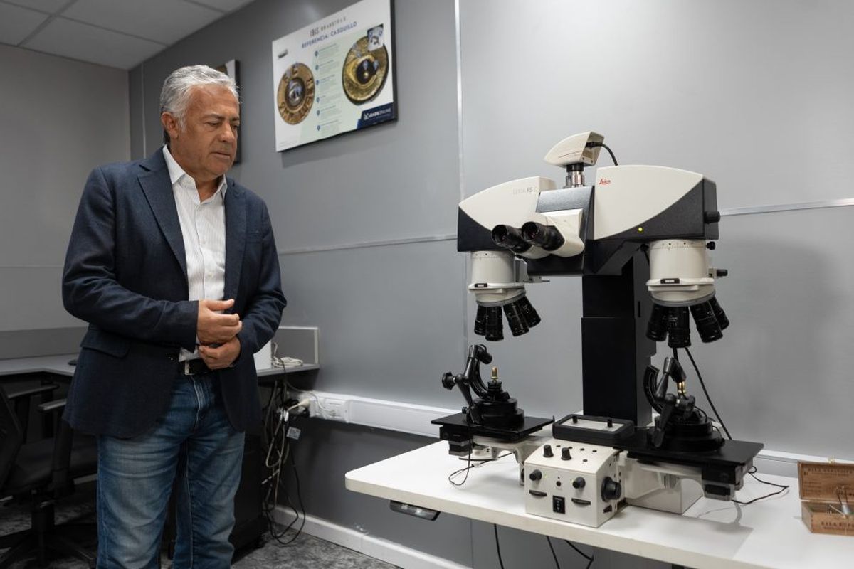 El 2 de febrero pasado el gobernador Alfredo Cornejo acudió a inagurar el laboratorio de huellas balísticas de la Policía de Mendoza. 