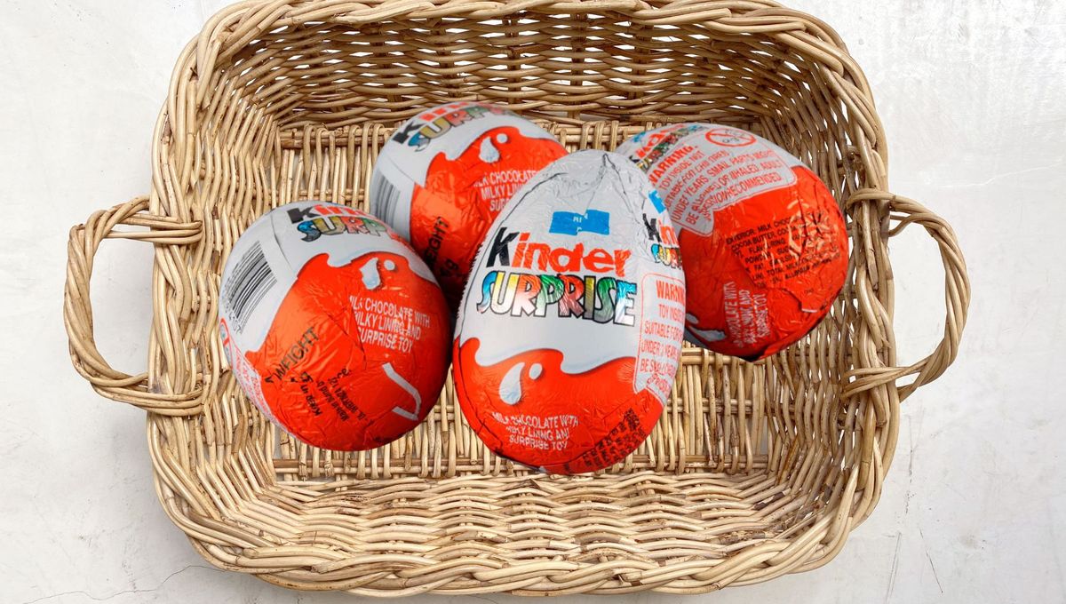 El juguete sorpresa de los huevos Kinder que obligó a una disculpa pública
