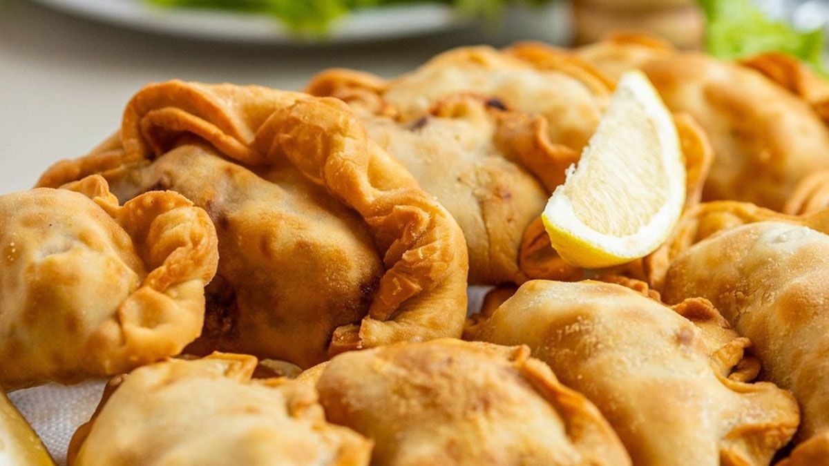 Los pasteles fritos de carne serán una de las propuestas del Tour de Bodegones.