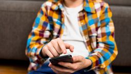 Los menores están transformando el uso de internet en una experiencia casi infinita de consumo digital. Crédito: Freepik. Los menores están transformando el uso de internet en una experiencia casi infinita de consumo digital. Crédito: Freepik.