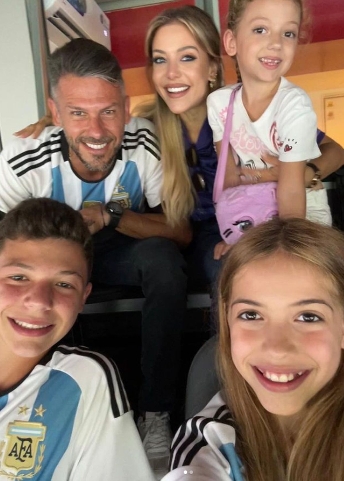 Martín Demichelis y su familia en el Monumental viendo a la Selección argentina