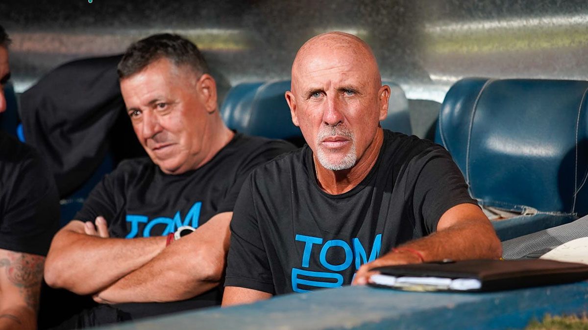 El Gato Oldrá, el gran DT que tiene Godoy Cruz. A su lado está el Ruso Marcucci, uno de sus ayudantes. El Gato Oldrá, el gran DT que tiene Godoy Cruz. A su lado está el Ruso Marcucci, uno de sus ayudantes.