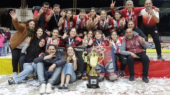 Las chicas de San Martín salieron bicampeonas argentinas juveniles de hockey sobre patines