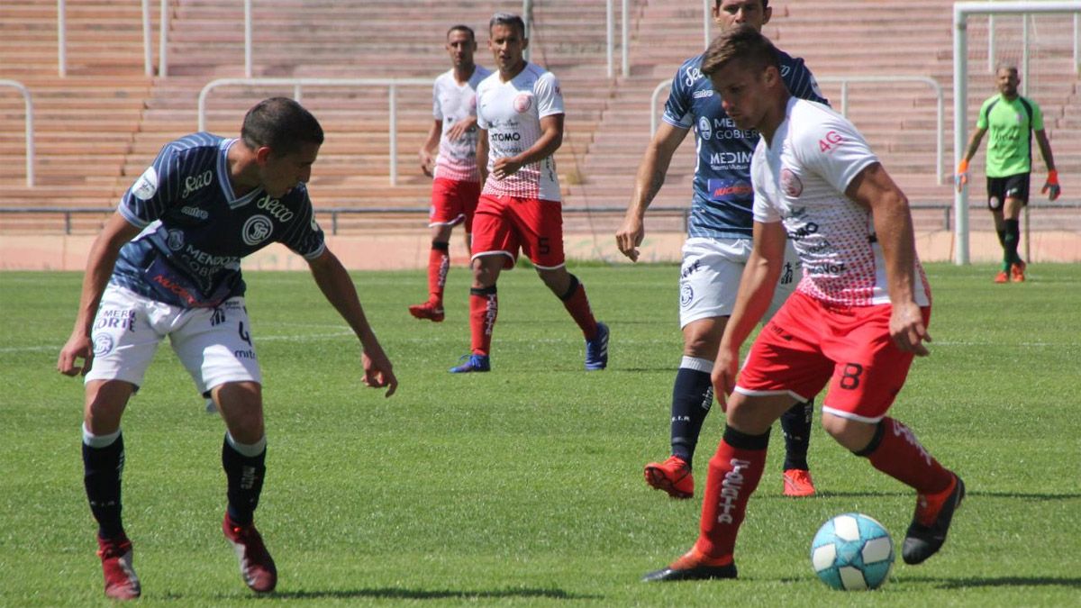 Independiente Rivadavia derrotó 2-1 a Huracán, en el Malvinas