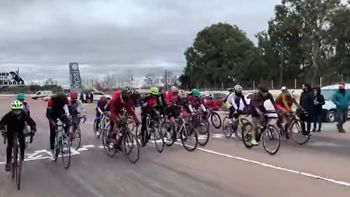 Grave accidente en el Mendocino de ciclismo: una periodista internada