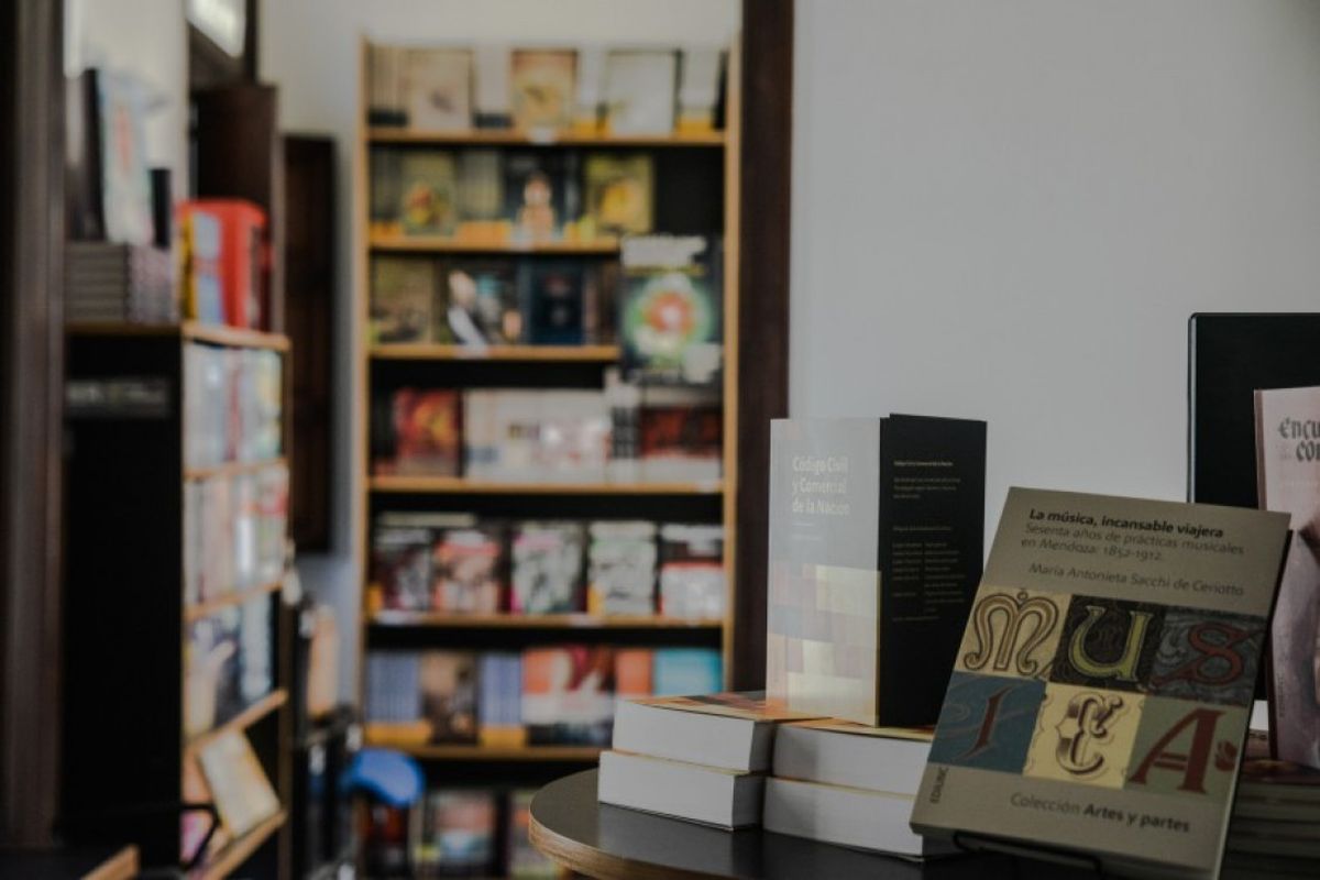 La Editorial de la Universidad Nacional de Cuyo, EDIUNC, es una unidad de servicio de la Secretaría Académica de la UNCuyo. Imagen: UNCuyo. La Editorial de la Universidad Nacional de Cuyo, EDIUNC, es una unidad de servicio de la Secretaría Académica de la UNCuyo. Imagen: UNCuyo.