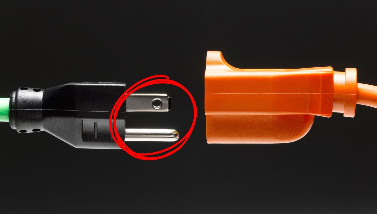 Estas perforaciones tiene propósitos prácticos: asegurar la sujeción y mejorar la seguridad eléctrica. Estas perforaciones tiene propósitos prácticos: asegurar la sujeción y mejorar la seguridad eléctrica.