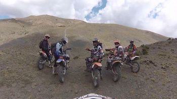 Practicaban enduro en la inmensidad de la montaña y vivieron una de las peores experiencias