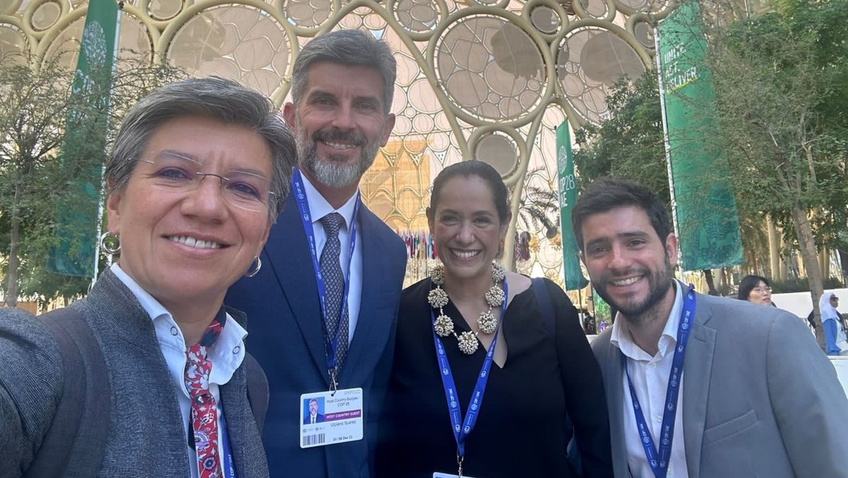 Ulpiano Suarez junto a otros alcaldes en Dubai. Ulpiano Suarez junto a otros alcaldes en Dubai.