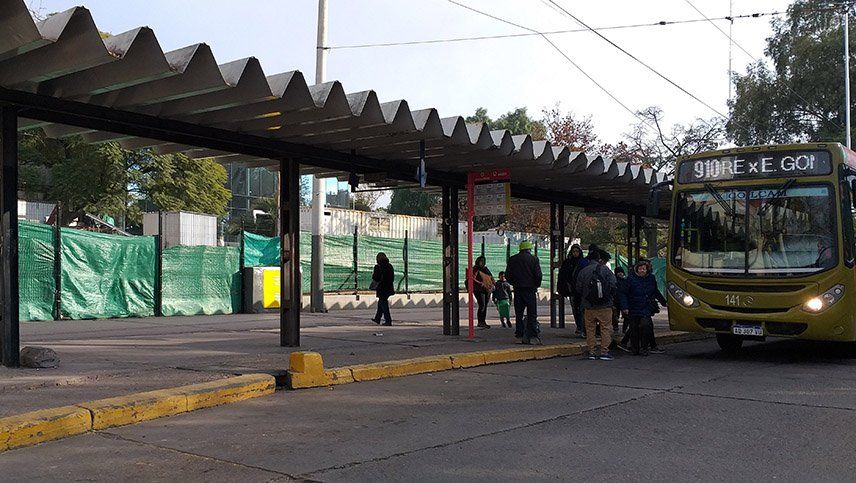 ¿Finde largo? Cómo funcionarán los micros por el feriado del 12 de octubre