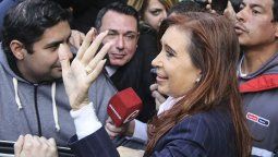 Citan a indagatoria a Cristina Kirchner y disponen la inhibición general de sus bienes