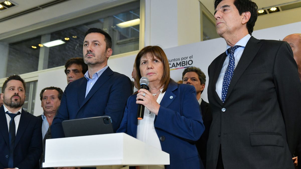 Patricia Bullrich, candidata a presidenta de Juntos por el Cambio. Junto a su vice Luis Petri y Carlos Melconian.