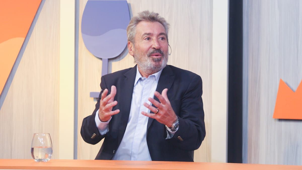 Daniel Vila abrió el programa especial por los 20 años de Vendimia Solidaria, conducido por Julián Imazio y Gisela Campos. Daniel Vila abrió el programa especial por los 20 años de Vendimia Solidaria, conducido por Julián Imazio y Gisela Campos.