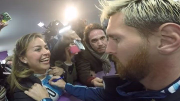 La periodista mendocina que logró que Messi le estampara su firma