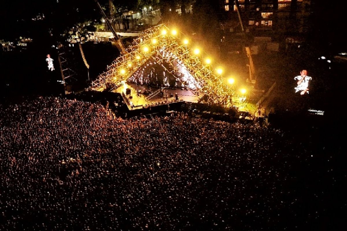 55.000 personas convirtieron la noche en una verdadera fiesta en el Campo de Polo. 55.000 personas convirtieron la noche en una verdadera fiesta en el Campo de Polo. 