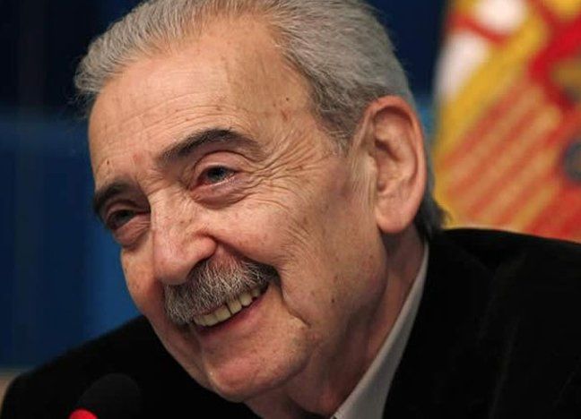 El poeta Juan Gelman recibía el prestigioso galardón.