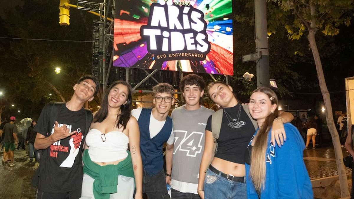 Los más jóvenes presumieron diferentes oufits para el aniversario de la Arístides. Los más jóvenes presumieron diferentes oufits para el aniversario de la Arístides.