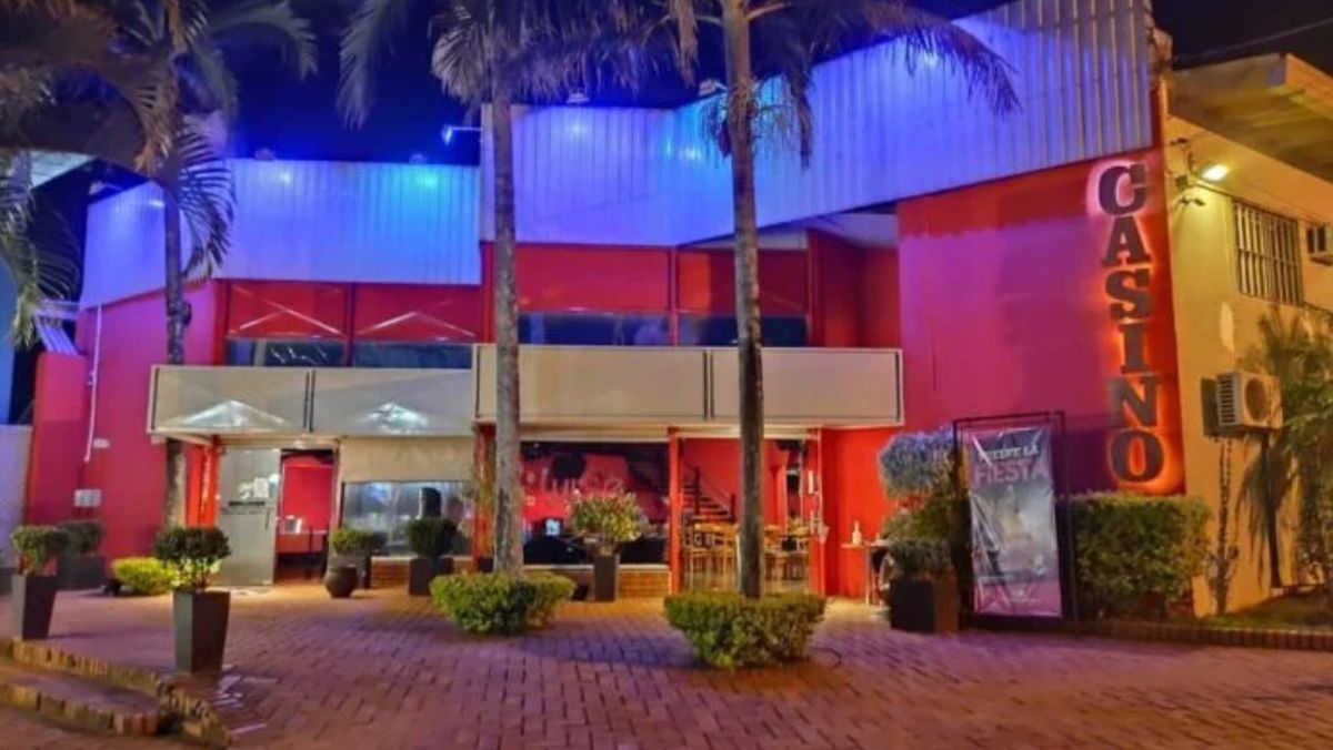 Un hombre fue detenido por dejar a su hijo encerrado para ir al casino