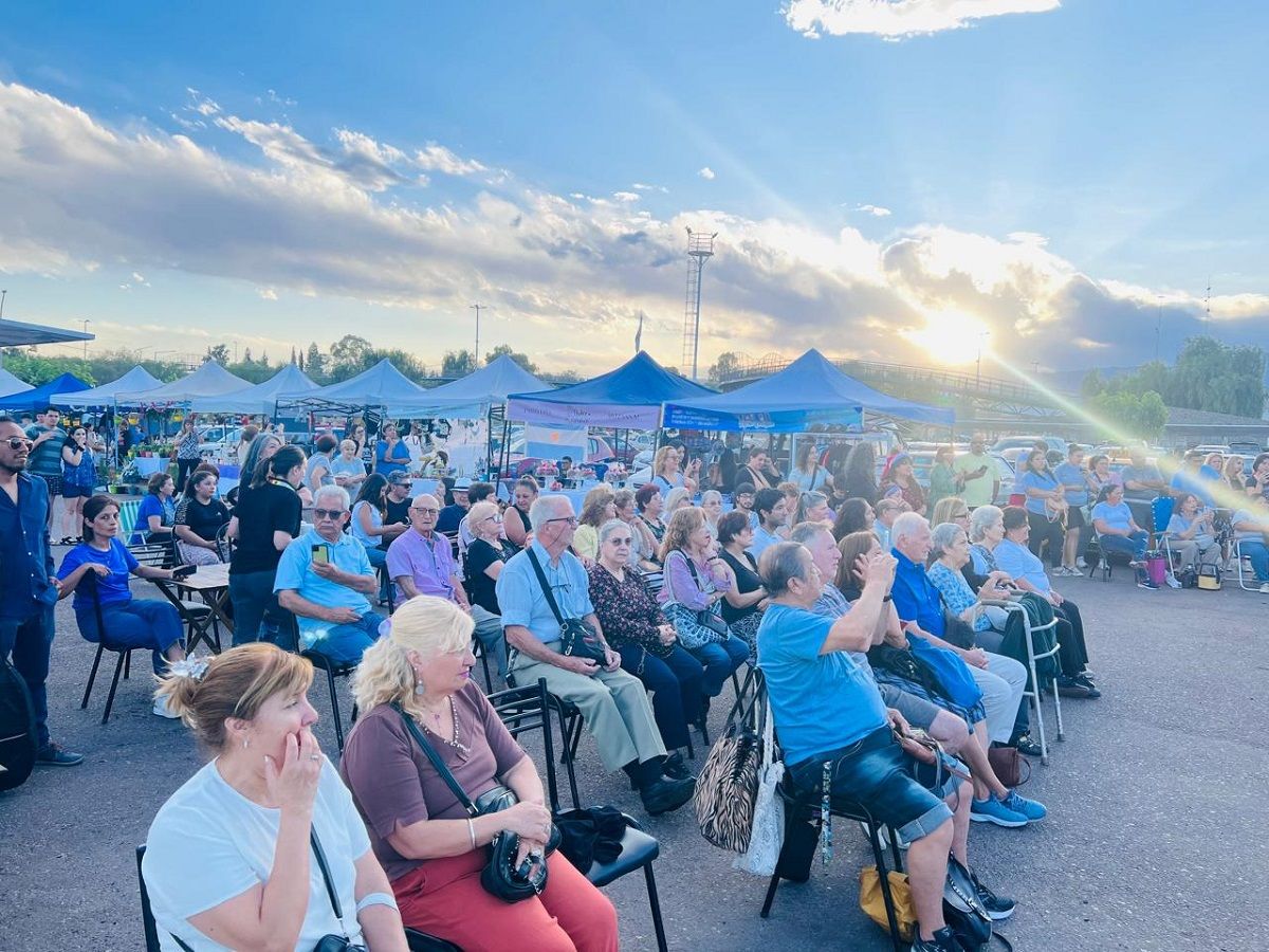 ChangoMâs Las Heras ofreció a sus clientes una noche con espíritu navideño y solidario.