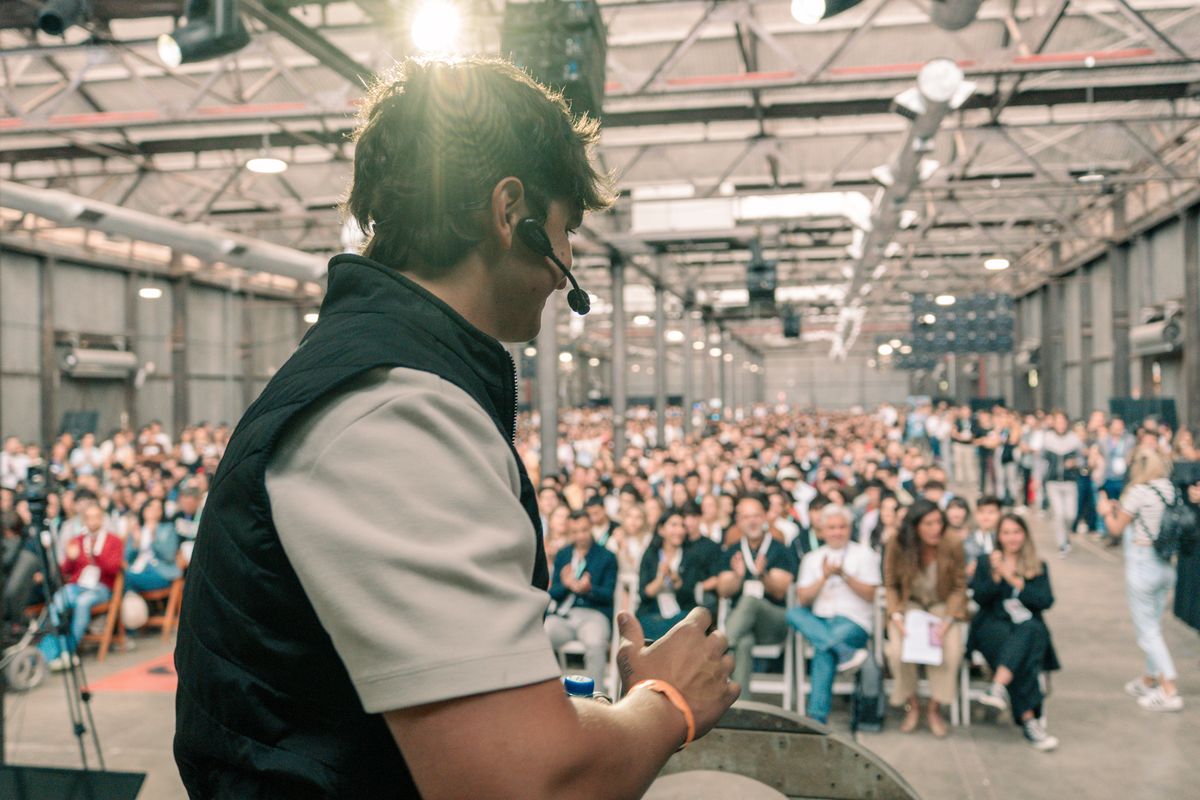 La agenda del evento de Endeavor Cuyo 2026 incluye charlas inspiradoras, capacitaciones y mentorías con expertos. La agenda del evento de Endeavor Cuyo 2026 incluye charlas inspiradoras, capacitaciones y mentorías con expertos.
