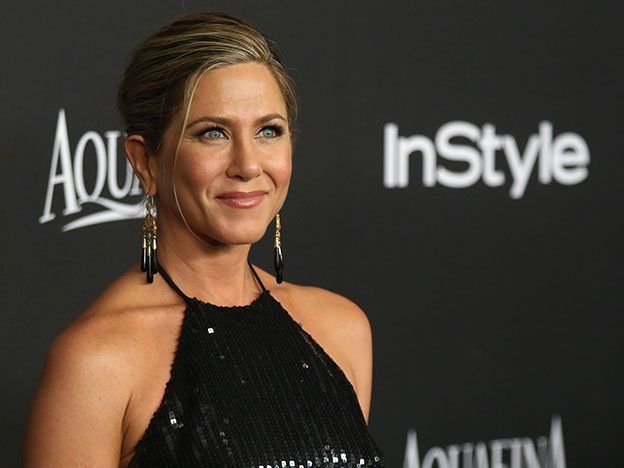 Está de moda: Jennifer le tocó la colita a Kate