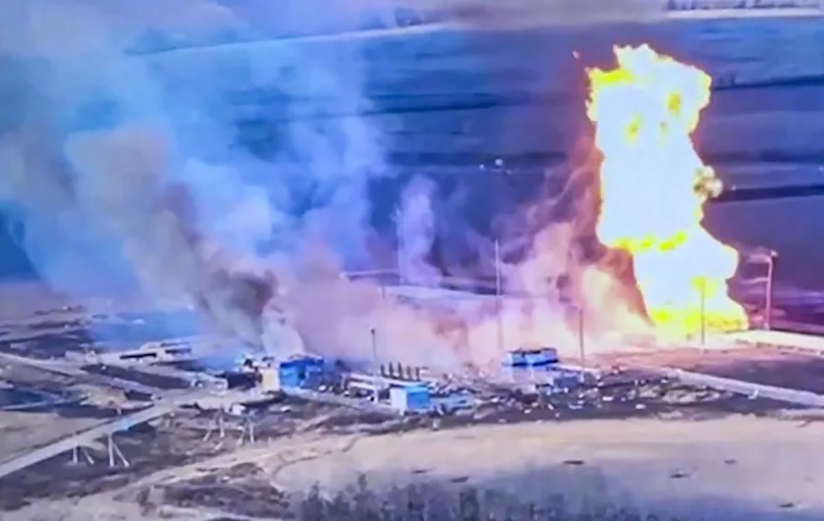 Captura de vídeo de un incendio en la estación de medición de gas de Sudzha en la región rusa de Kursk. Crédito: EFE/EPA/Ministerio ruso de Defensa.