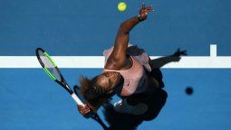 Serena volvió con un triunfo y ahora va por Federer