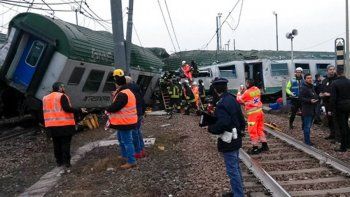 Tres muertos al descarrillar un tren cerca de Milán