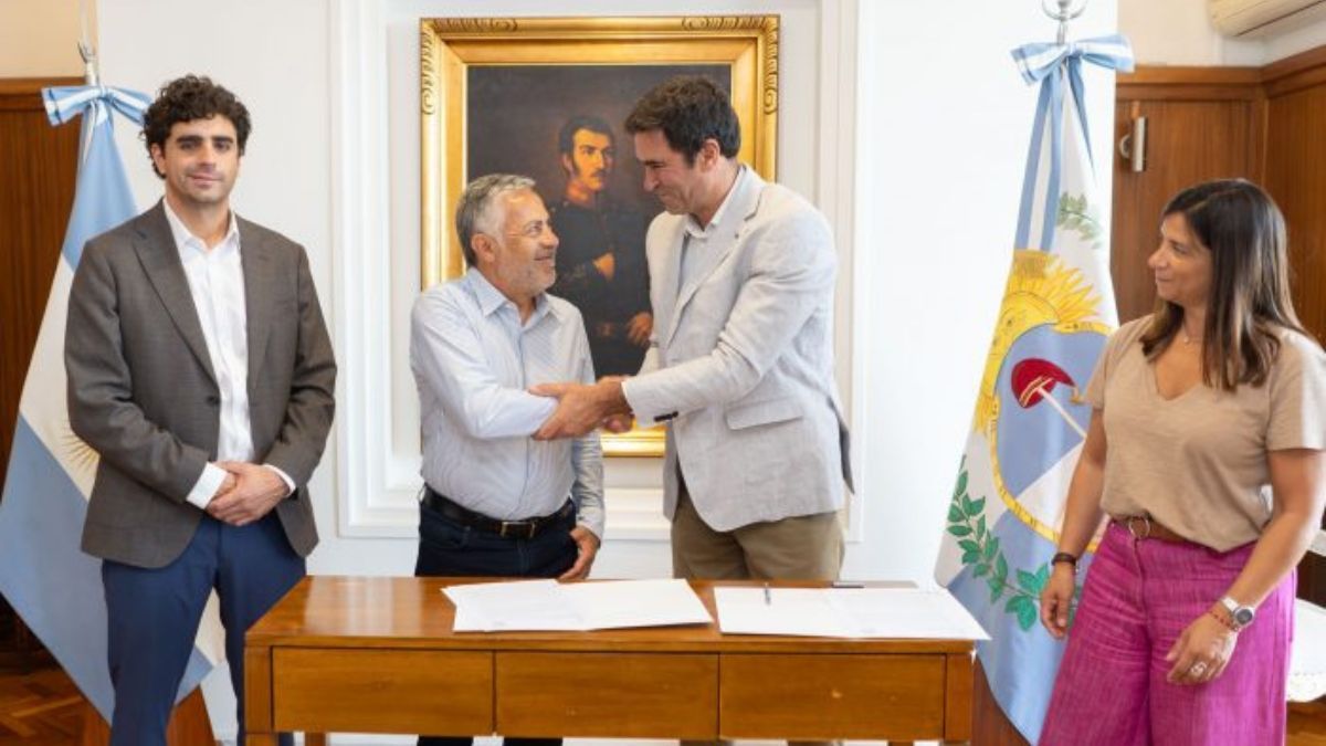 Alfredo Cornejo junto al intendente de Tunuyán